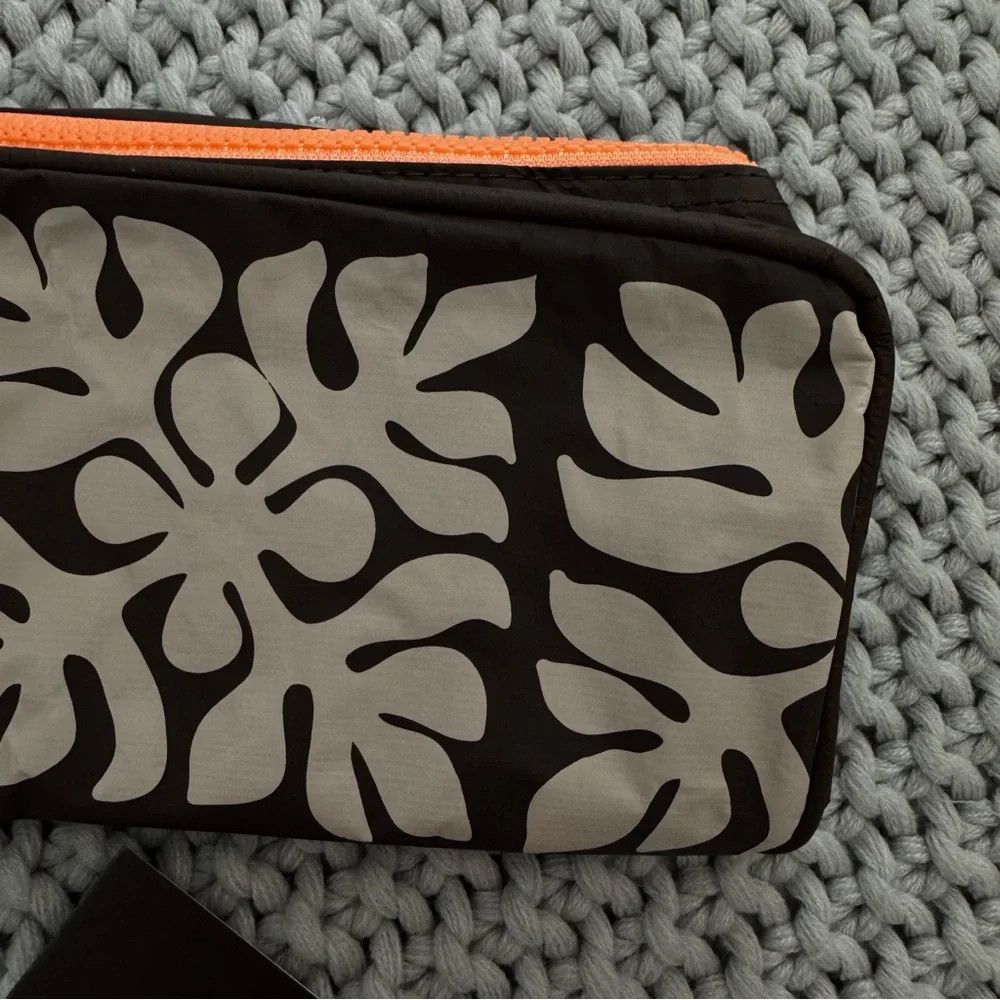 Aloha Collection• Super Special Limited Edition APPLIQUÉ DOPP KIT Coconut - Picture 4 of 11